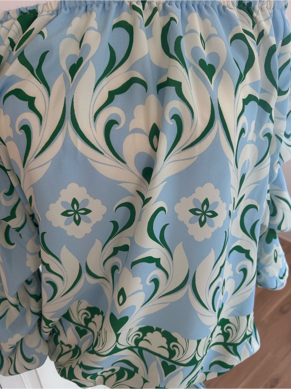 CeCe Off Shoulder Top Sz Medium - Picture 3 of 4